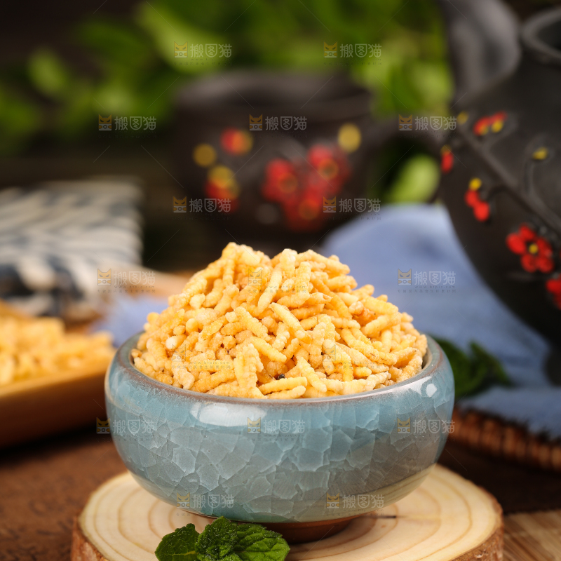 碟子里放着泰国炒米