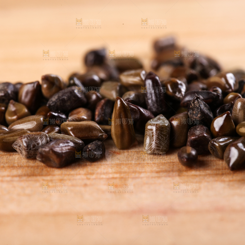 木底上的决明子茶
