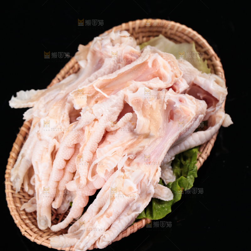 盘子里装着去骨鸡爪