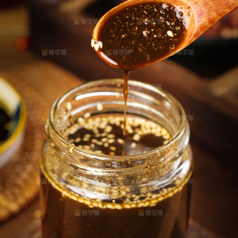 盘子里的麻花椒酱