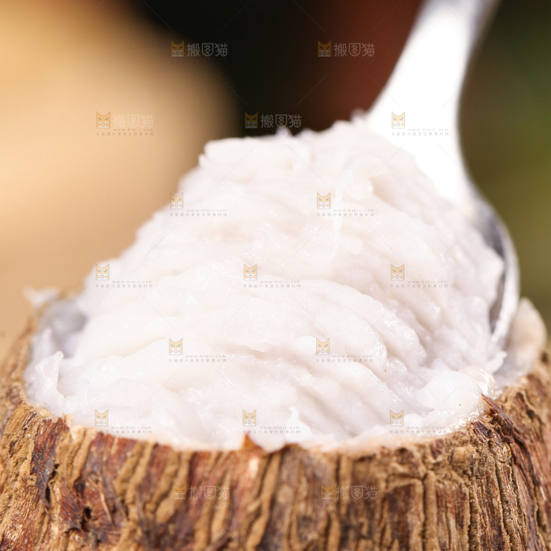 勺子里装着小香芋果肉