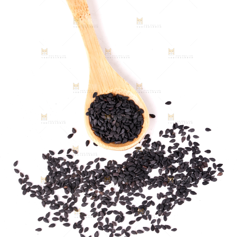 勺子里的黑芝麻
