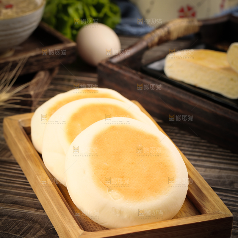 盘子里装着奶香饼