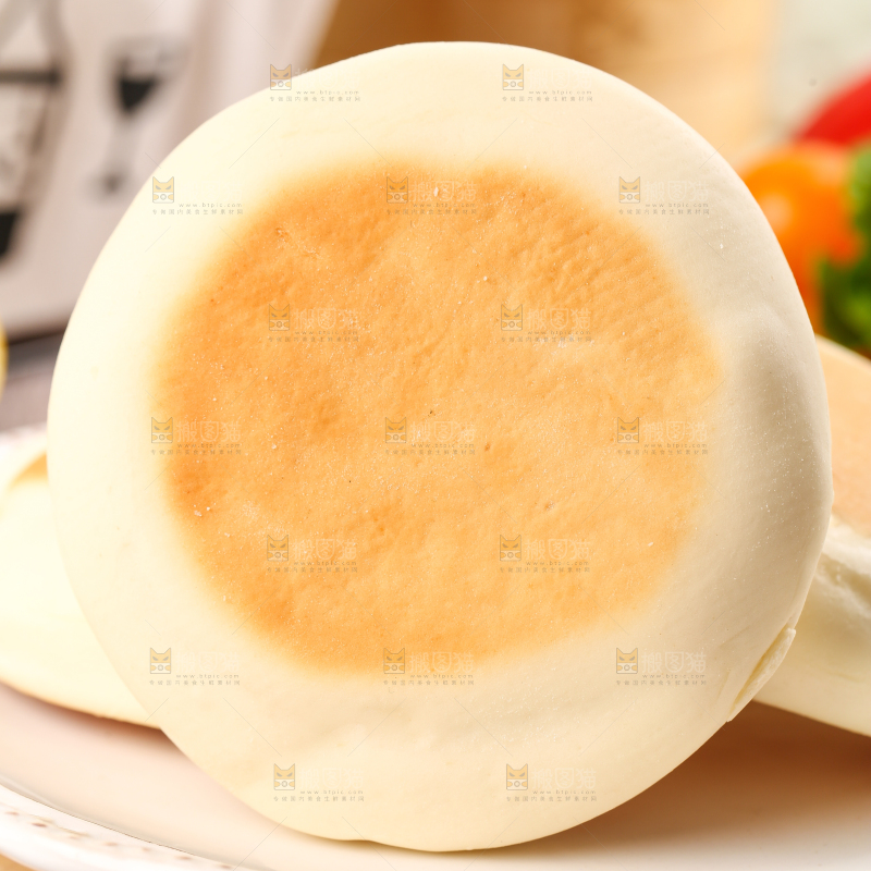 盘子里装着饼子