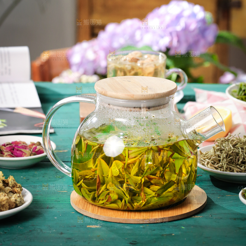 盒里泡着绿茶
