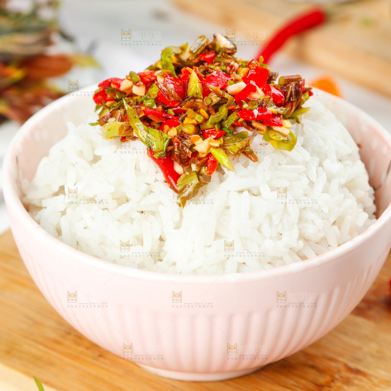 饭上的凉拌香椿芽