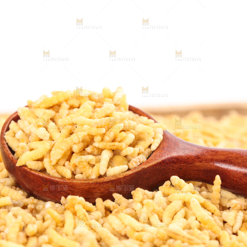 浅底上放着糯米炒米