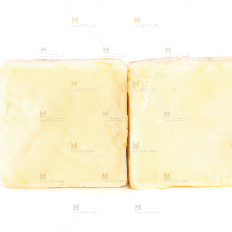 清汤火锅底料放在白底上