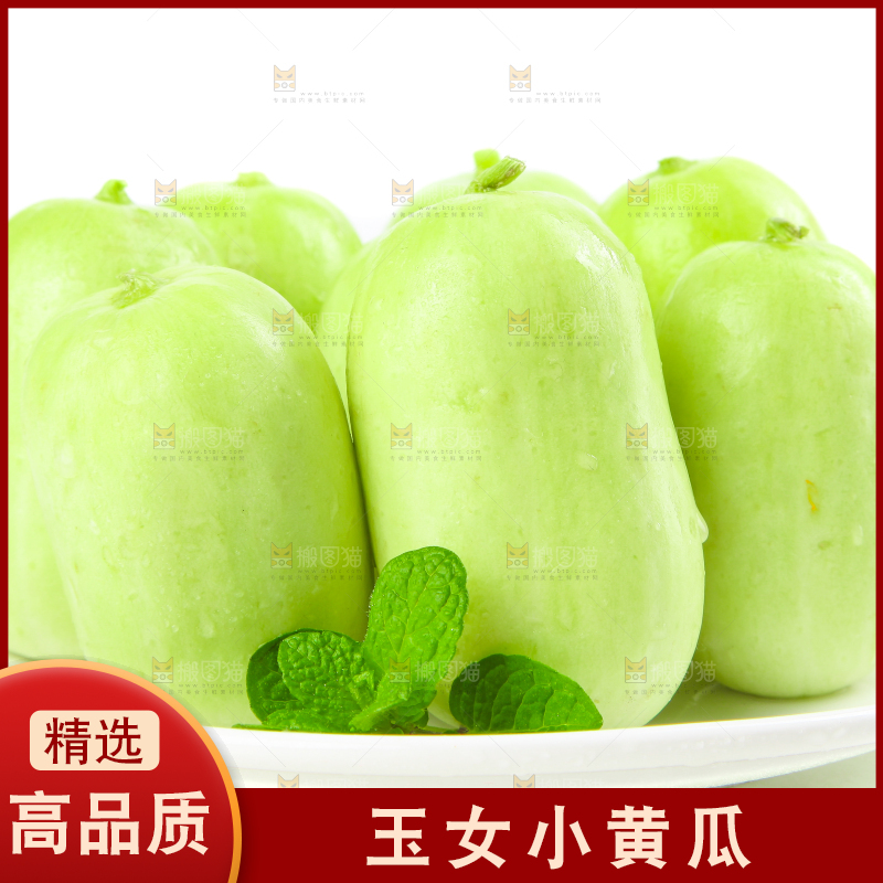 一盘迷你小黄瓜放在白底上