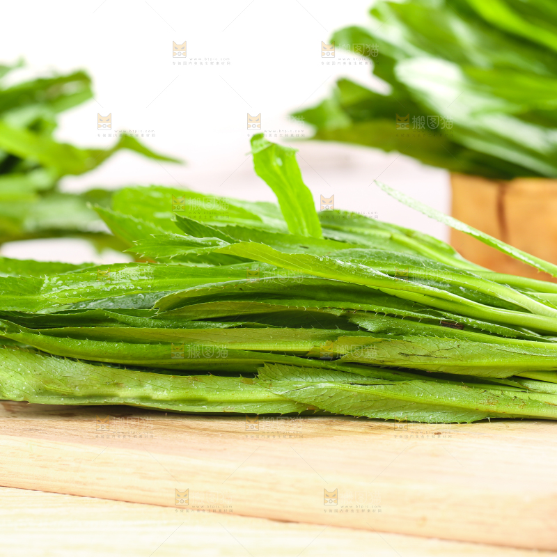 木底上的缅芫荽