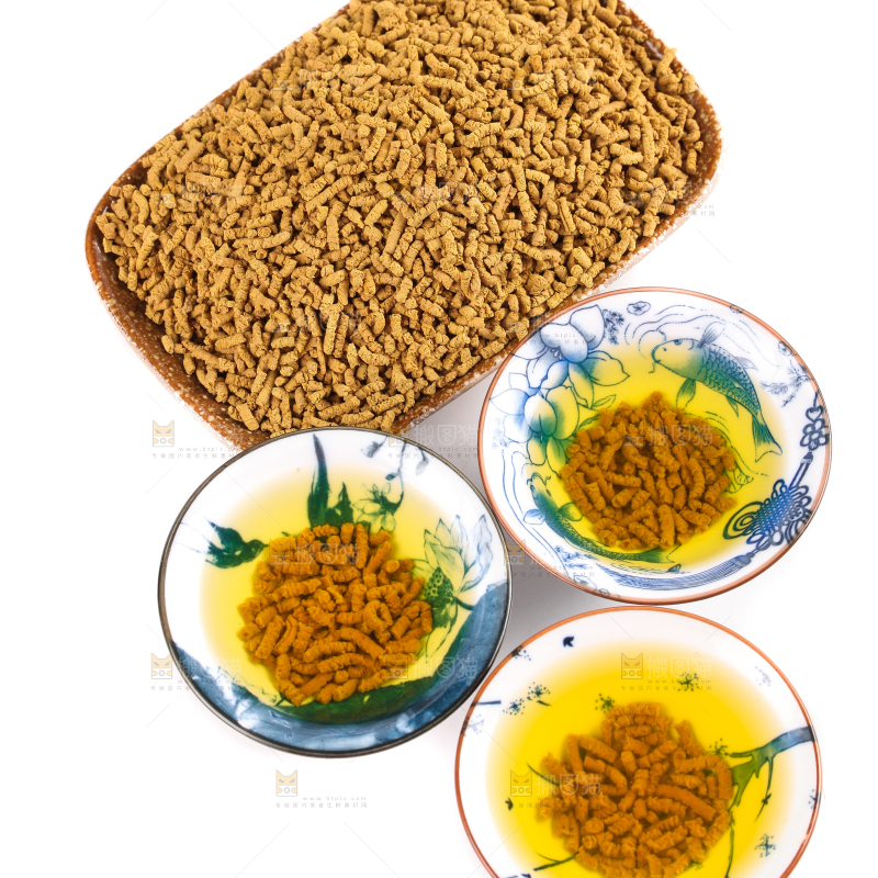 白底上的苦荞茶