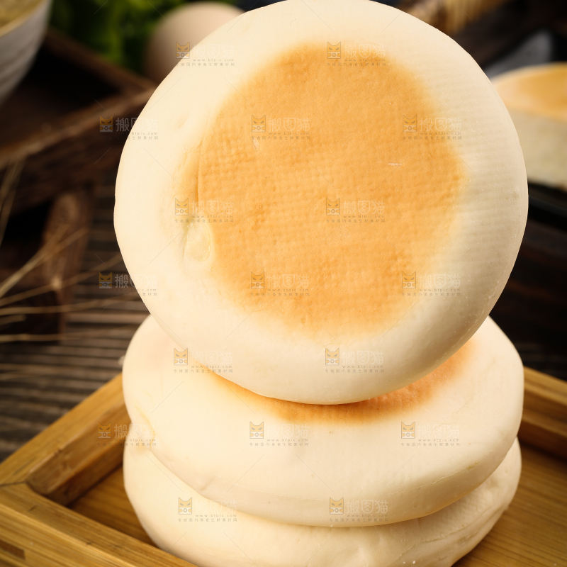 盘子里装着奶香饼