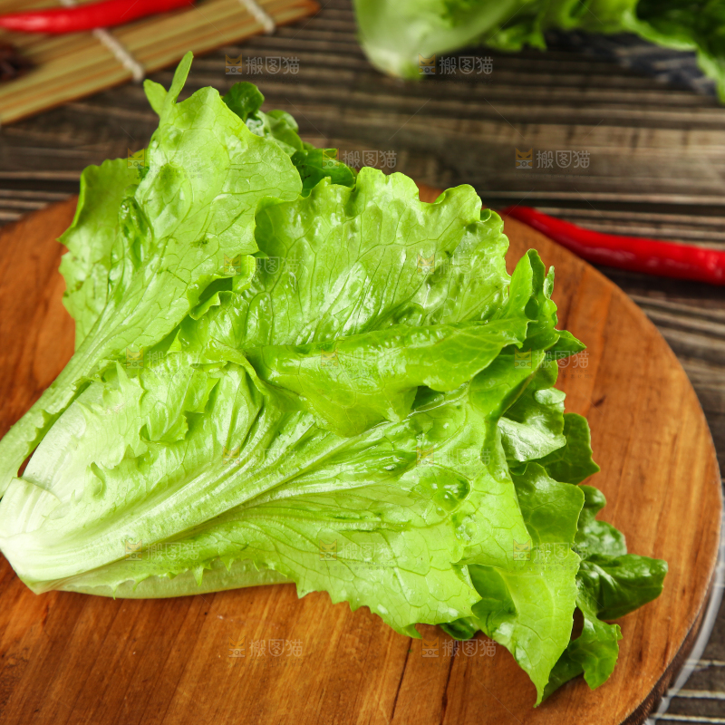 木底上的泰国玻璃生菜
