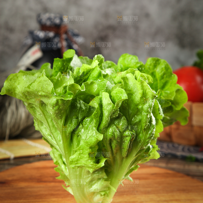 木底上的泰国玻璃生菜
