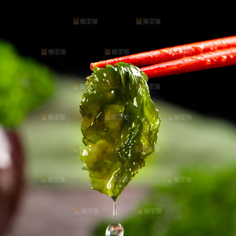 筷子上夹着地木耳