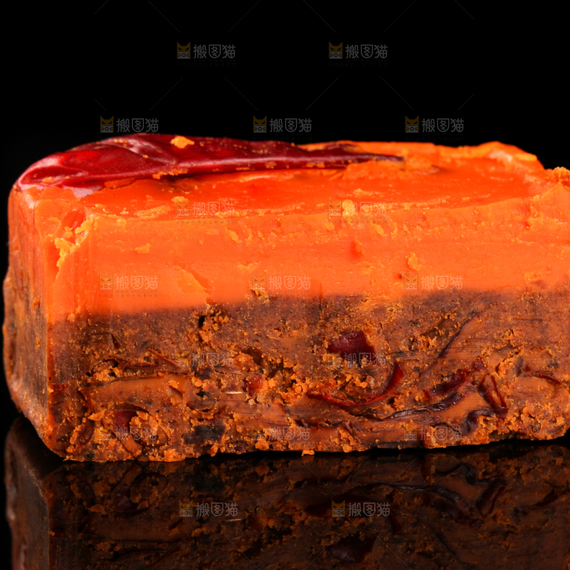 黑底上的麻辣火锅料