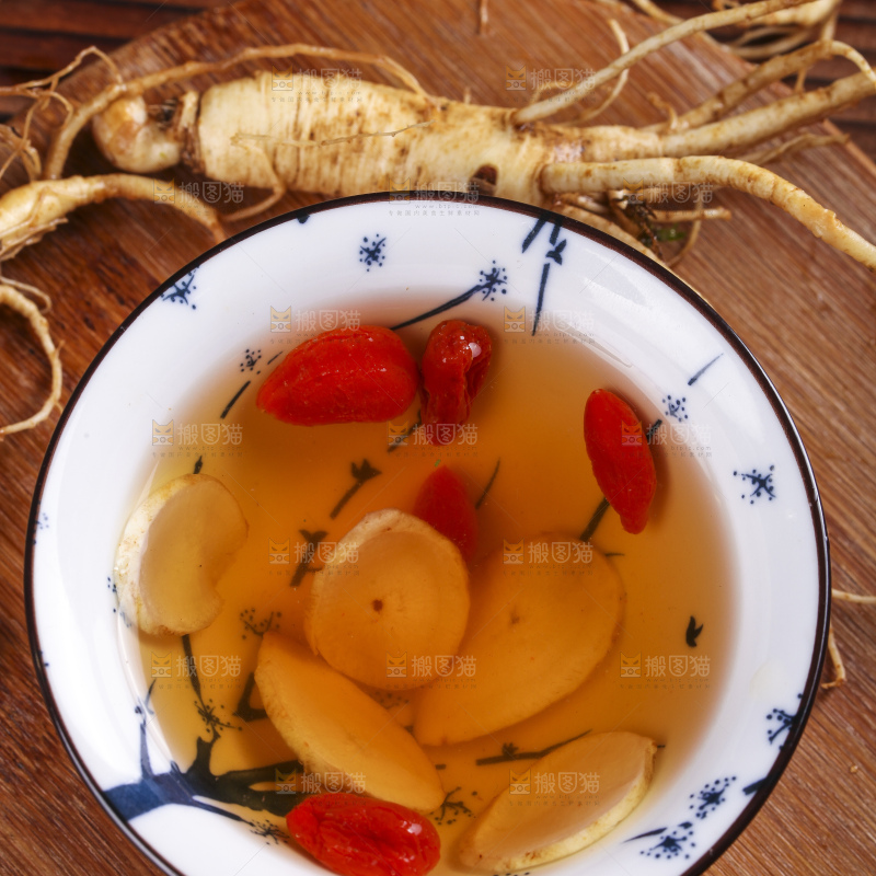 木底上放着一碗人参茶