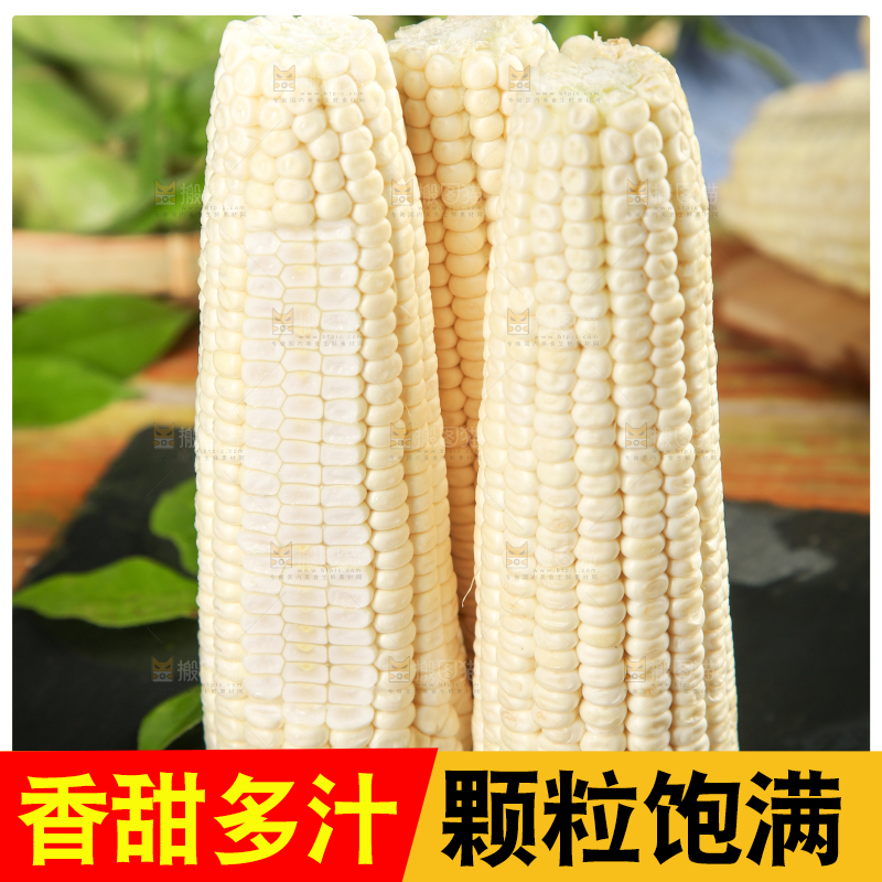 黑石板上的牛奶水果玉米