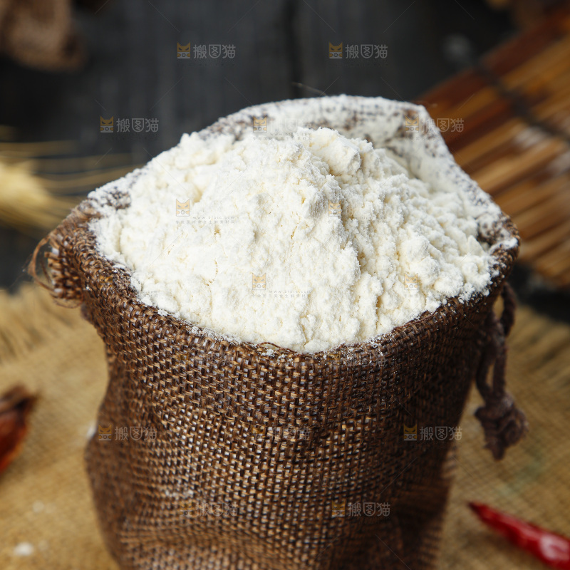 袋子里装着小麦粉