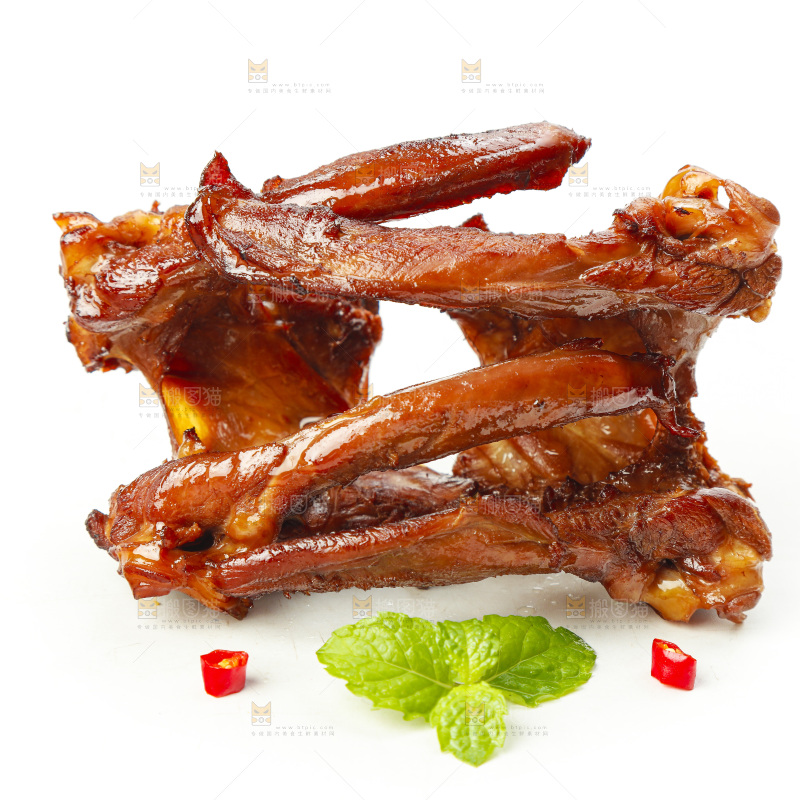 白底上摆放着麻辣鸭架