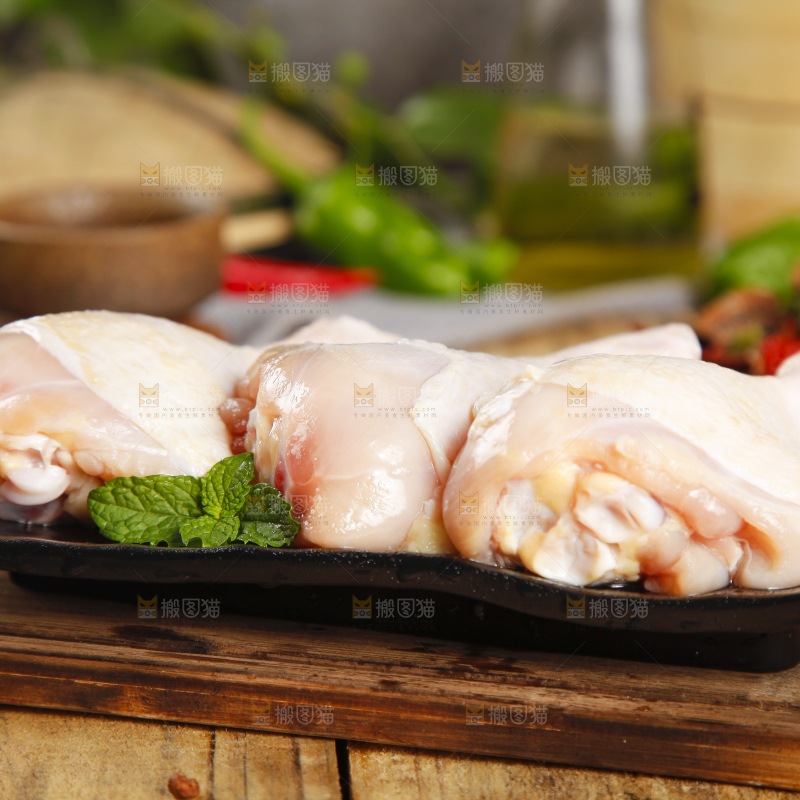 盘里里的大鸡腿