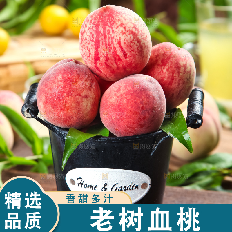 木板上放着新鲜桃子