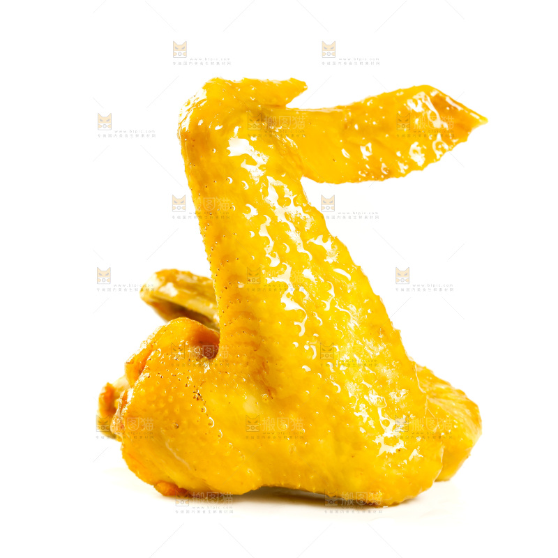 白底上摆放着盐焗鸡翅
