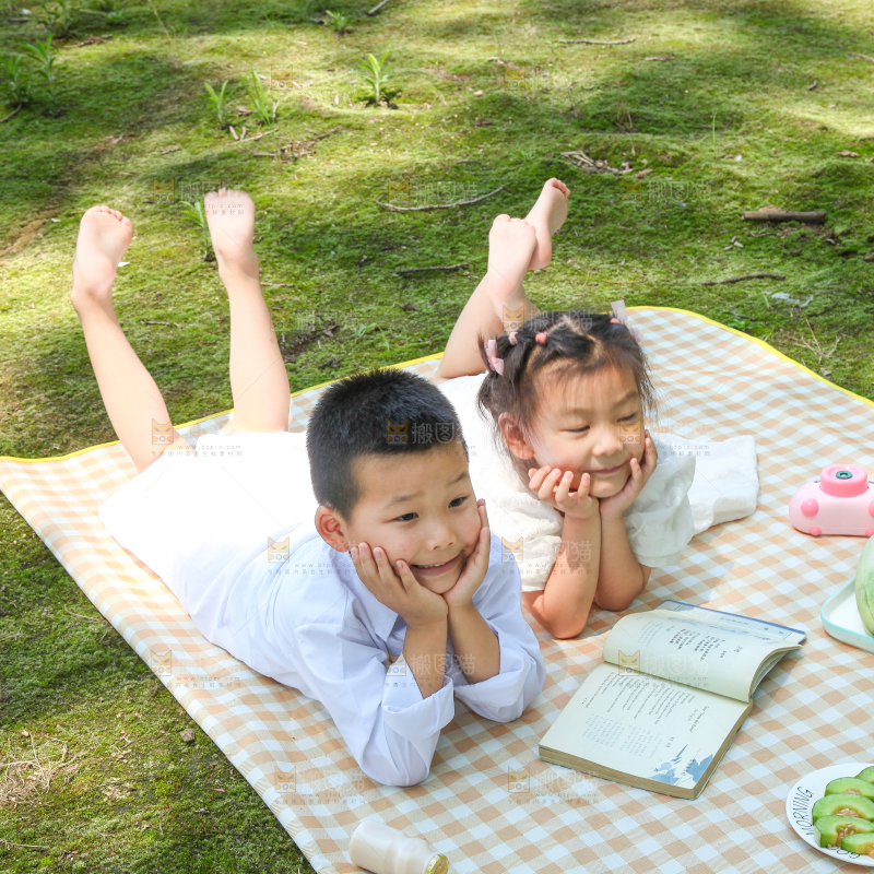 小孩子正在玩耍