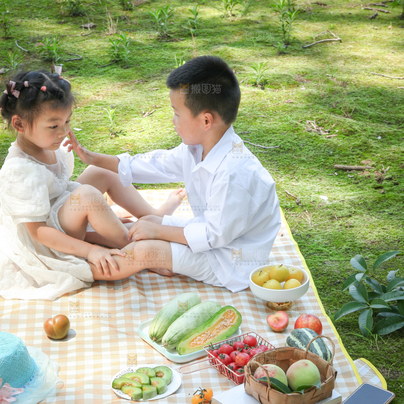 小孩子正在玩耍