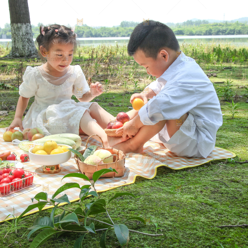 小孩子正在玩耍