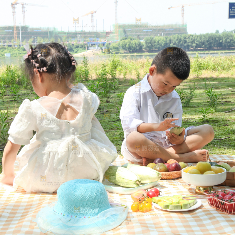 小孩子正在玩耍