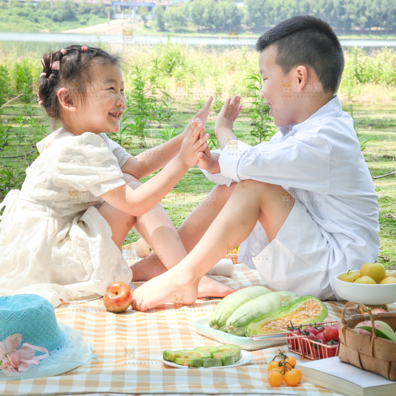 小孩子正在玩耍