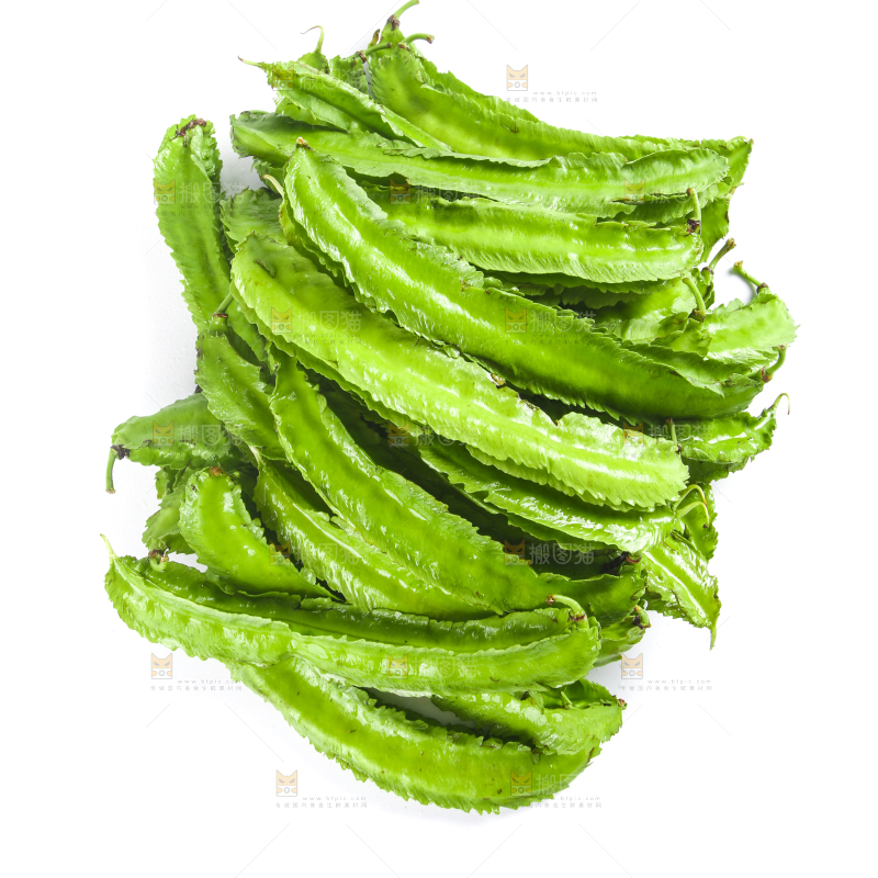 白底上放着四角豆