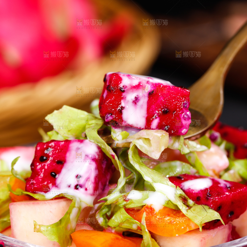 杯子里装着水果沙拉