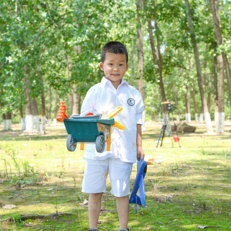 小孩子正在玩耍