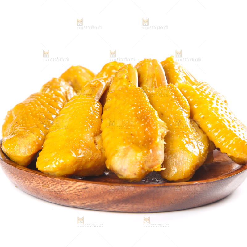 盘子里装着鸡翅