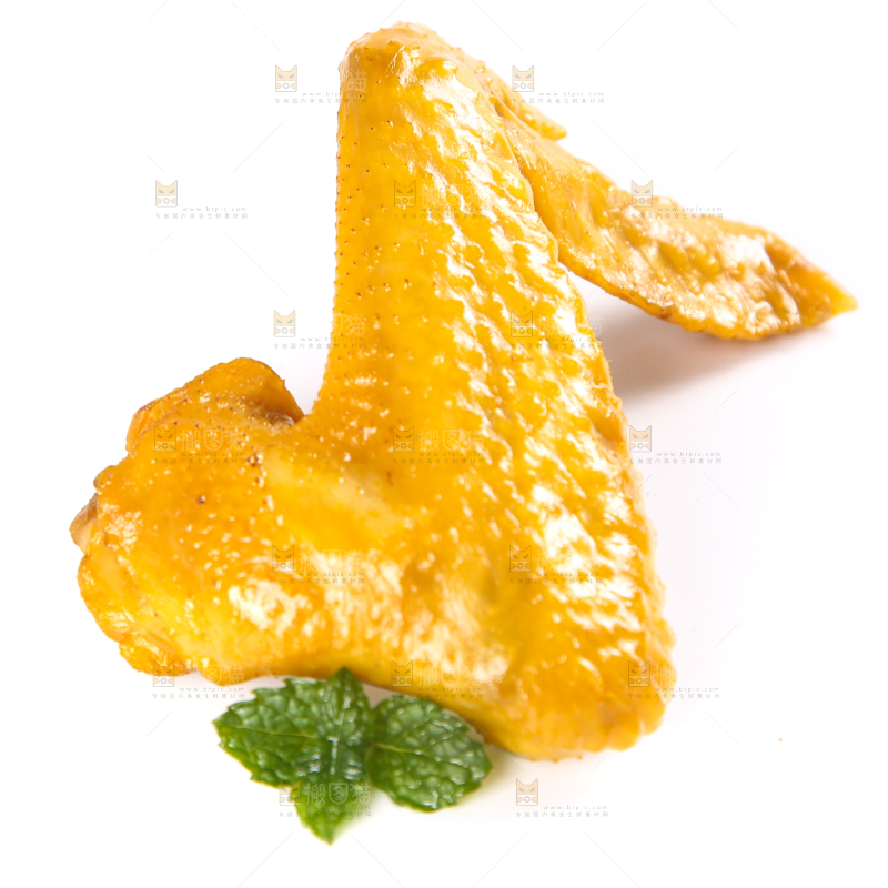 白底上摆放着盐焗鸡翅