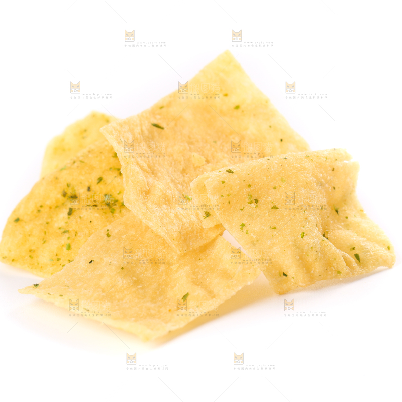白底上摆放着薯片