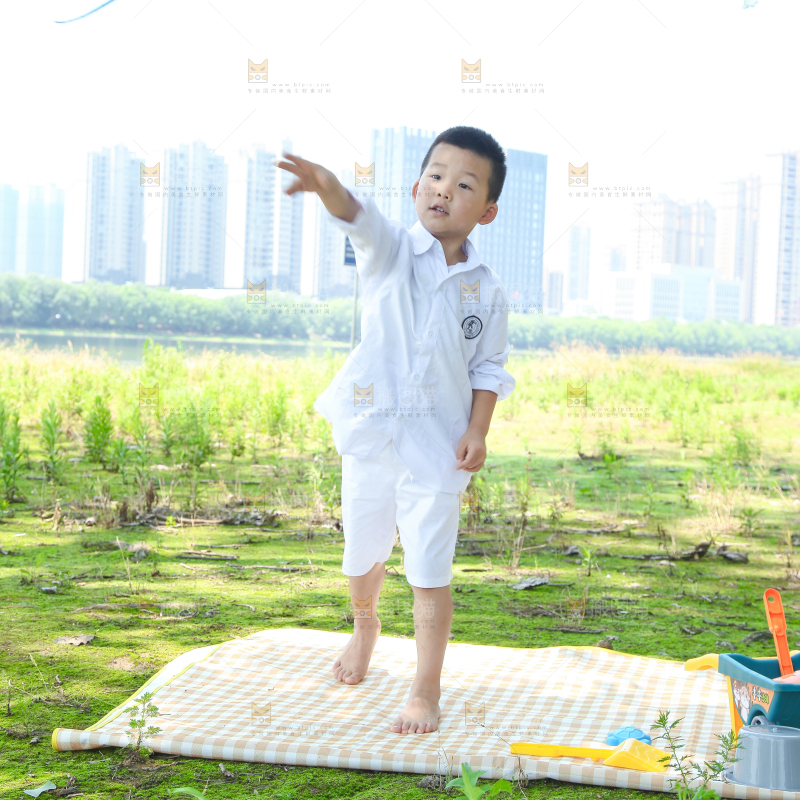 小孩子正在玩耍