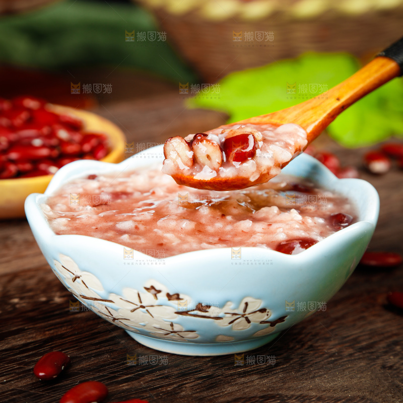 碗里装着红豆粥