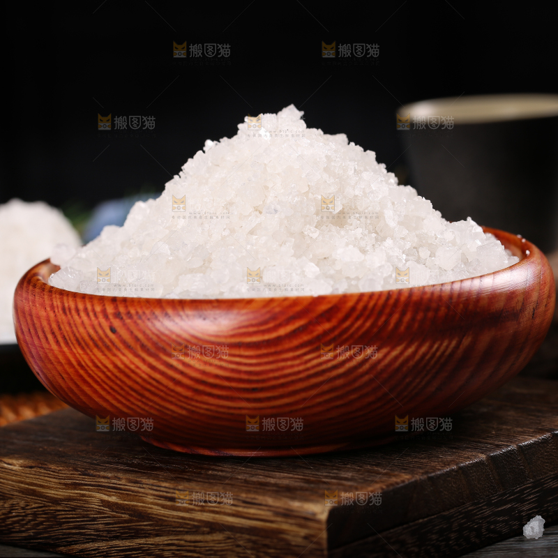 碟子里装着食用盐