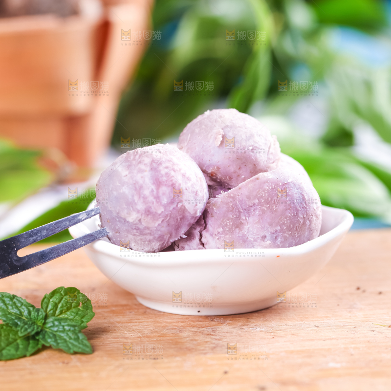碟子里装着山药球