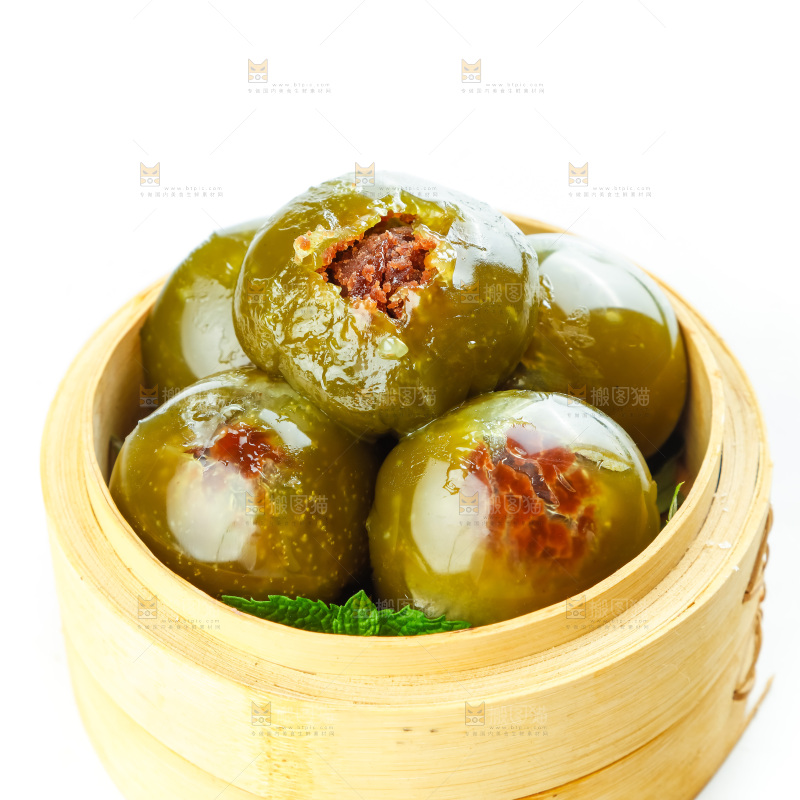 蒸茏里放着青团