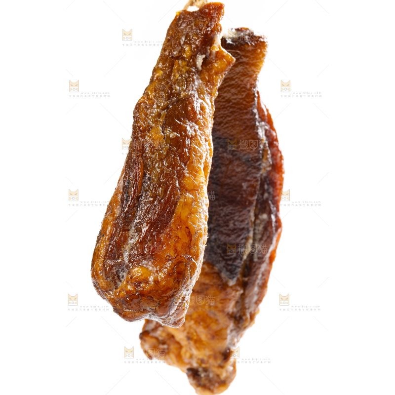 白底上放着腊肉