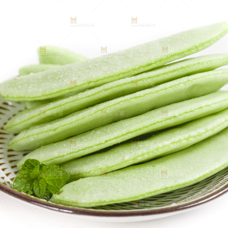 盘子里装着扁豆