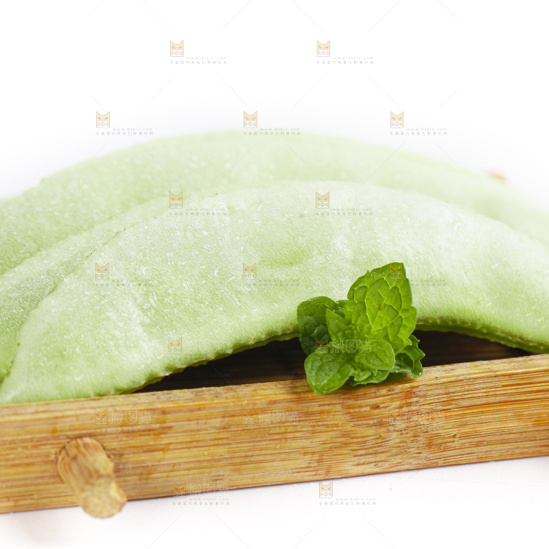盘子里装着扁豆