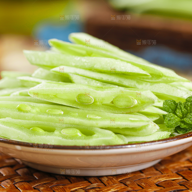 碟子里装着扁豆