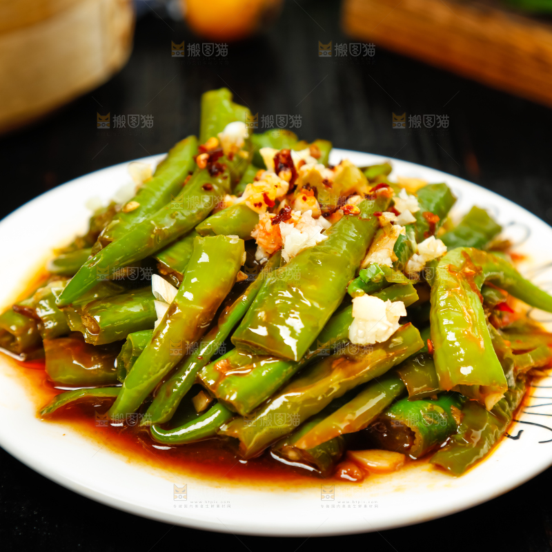 盘子装着虎皮青椒