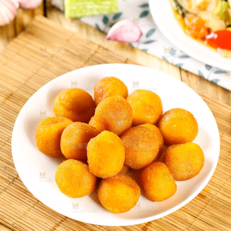 盘子里装着圆子