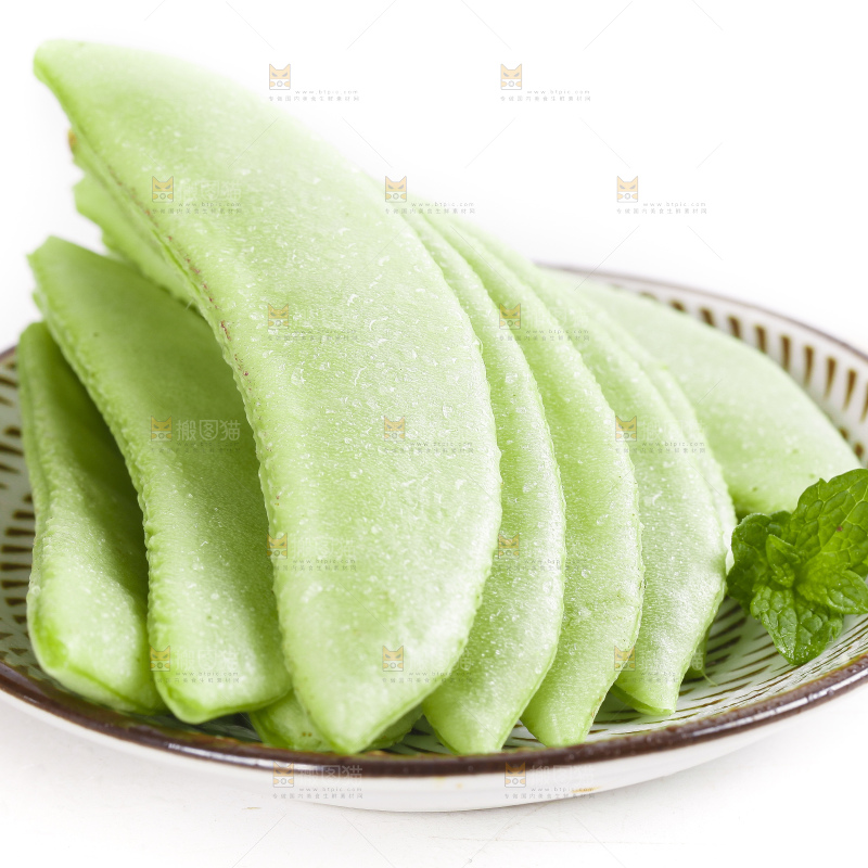 盘子里装着扁豆